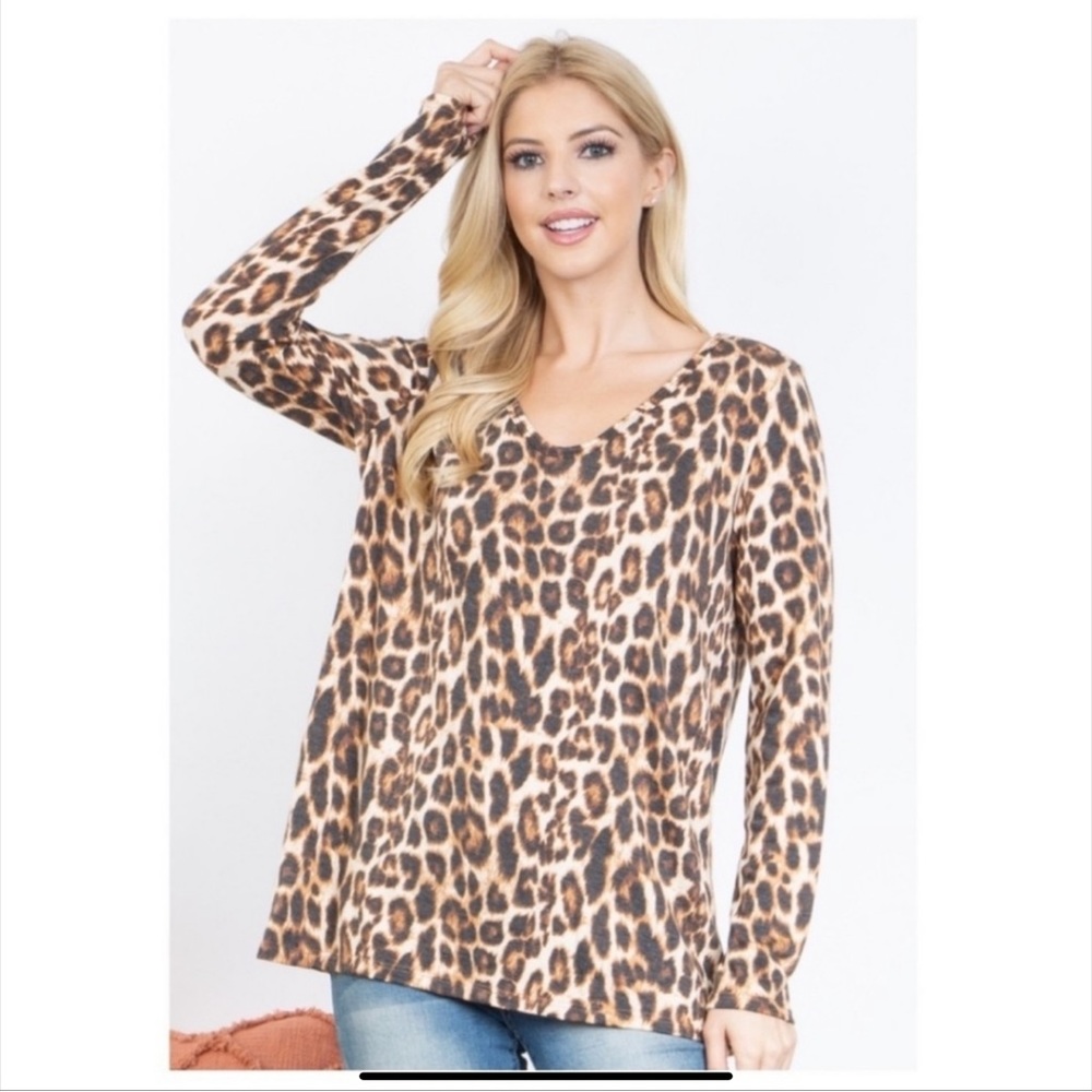 V/NECK LEOPARD TOP - Picture 3 of 8